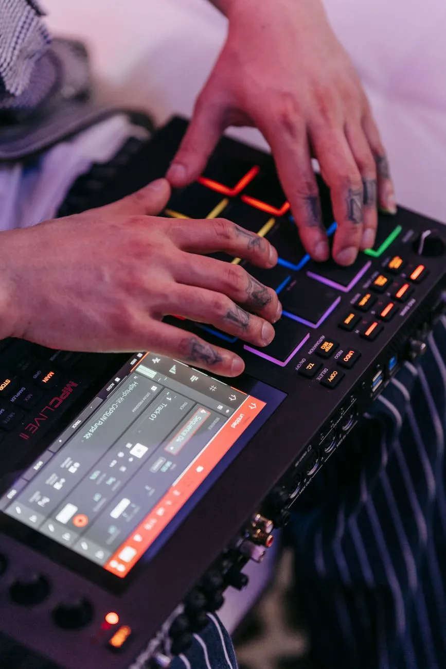 Les Machines Qui Ont Façonné le Hip-Hop : Quand la Limitation Devient Création